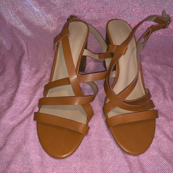 1 black 1 tan sandal! - Picture 4 of 7